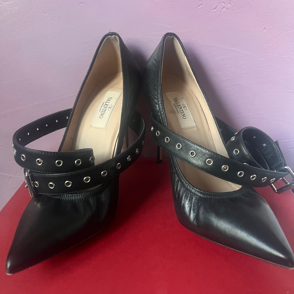 Valentino Garavani Black Leather Grommet Ankle Strap Pumps 39 IT w/ Box